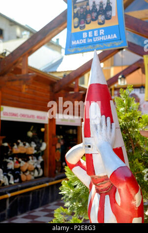 Une figure d'un Selk'nam qui peut être vu dans le centre-ville d'Ushuaia. Cette tribu autochtone est aujourd'hui disparu. Banque D'Images