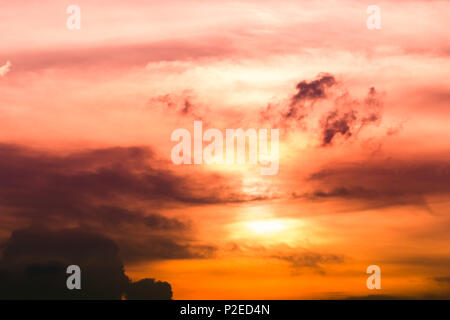 Vue d'oiseau sur cityscape avec coucher du soleil et nuages dans la soirée.Copy space.Bangkok.ton pastel. Banque D'Images