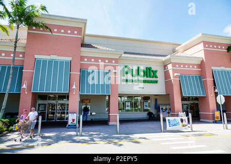 Floride,FL Sud,Clearwater,Publix épicerie supermarché de la nourriture, pharmacie, shopping shopper shopping magasins marché marchés d'achat vendre Banque D'Images