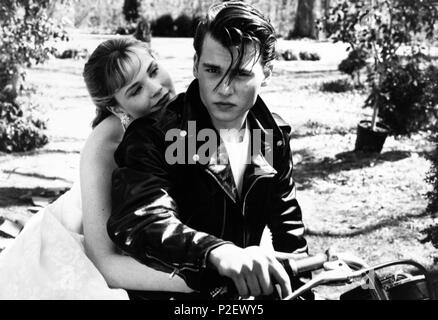 Titre original : CRY-BABY. Titre en anglais : CRY-BABY. Directeur du film : JOHN WATERS. Année : 1990. Stars : Johnny Depp, AMY LOCANE. Credit : UNIVERSAL PICTURES / Album Banque D'Images