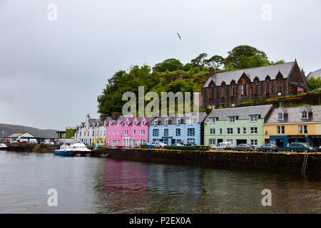 Maisons colorées, Port, Portree, Ilse De Skye, en Ecosse Banque D'Images