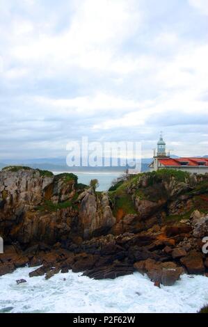 Faro de la Cerda, construido en el siglo XIX ; peninsula de la Magdalena, Santander. Banque D'Images