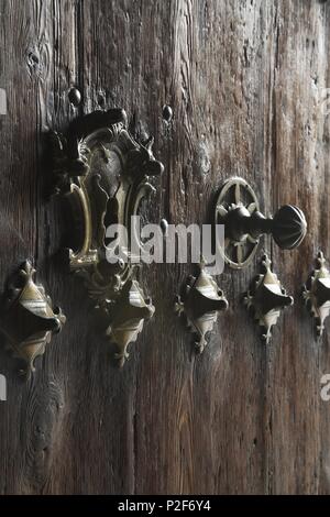 Espagne - région autonome de Valence - Alicante. Orihuela ; detalle de puerta principal de la Iglesia de Santiago. Banque D'Images