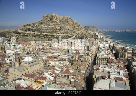 Espagne - région autonome de Valence - L'ALACANTÍ (district) - Alicante. Alicante (capitale) ; vista aérea de la ciudad (Casco Antiguo) con Concatedral (Izq.), Cerro de Benacantil y Castillo de Santa Bárbara. Banque D'Images