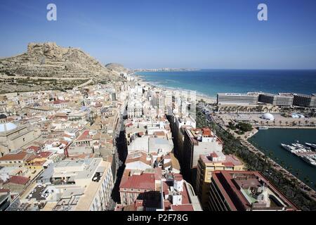 Espagne - région autonome de Valence - L'ALACANTÍ (district) - Alicante. Alicante (capitale) ; vista aérea de la ville (vieille ville), Cerro de Benacantil / Castillo de Santa Bárbara y puerto / playas (un der.). Banque D'Images