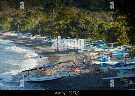 Bateaux de pêche sur la plage, Amed, Bali, Indonésie Banque D'Images