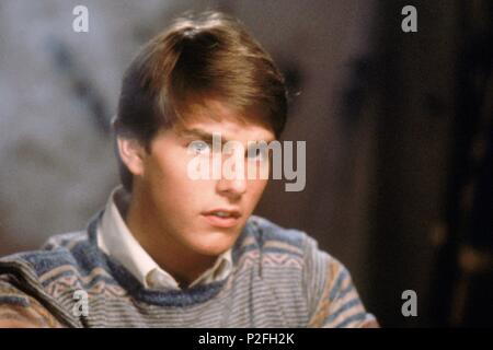 Description : DATE DE SORTIE : Août 05, 1983. Titre du film : Risky Business. STUDIO : Geffen Pictures. Résumé : une banlieue de Chicago teenager's parents partir en vacances, et il coupe lâche. Un voyage non autorisé dans la Porsche de son père signifie un besoin pour beaucoup d'argent, qu'il soulève de manière créative. Sur la photo : TOM CRUISE comme Joel Goodsen.. Titre original : Risky business. Titre en anglais : Risky business. Directeur du film : PAUL BRICKMAN. Année : 1983. Stars : TOM CRUISE. Credit : Warner Brothers / Album Banque D'Images