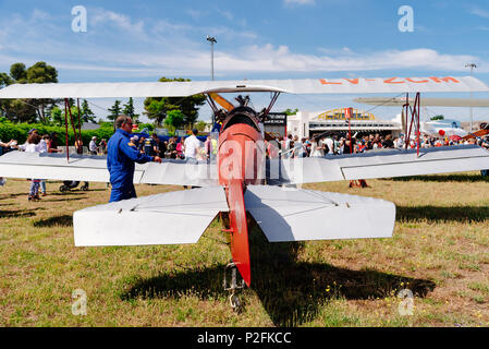 Madrid, Espagne - juin 3, 2018 : la flotte de 10 comptes consolidés 1930 Spectacle aérien au cours de la collection d'aéronefs historiques dans l'aéroport de Cuatro Vientos Banque D'Images