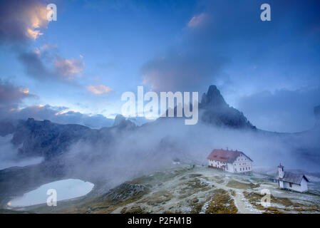 Boedensee Paternkofel et lac, chalet-Drei-Zinnen Huette, Rifugio Antonio Locatelli, Tre Cime di Lavaredo, UNESCO World Sa Banque D'Images