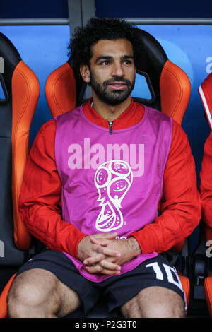 Yekaterinburg, Russie. 15 Juin, 2018. L'Égypte Mohamed Salah est assis sur le banc pendant la Coupe du Monde FIFA 2018 football match du groupe A entre l'Égypte et de l'Uruguay à Ekaterinbourg Arena de Yekaterinburg, Russie, 15 juin 2018. Credit : Ahmed Ramadan/dpa/Alamy Live News Banque D'Images