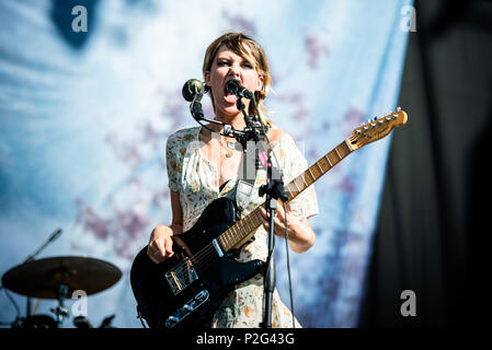 Firenze, Italie. 14 Jun, 2018. Le groupe de rock alternatif Anglais Wolf Alice en live sur la scène du festival 2018 Firenze Rocks, ouverture pour les Foo Fighters. Photo : Alessandro Bosio/Pacific Press Crédit : Alessandro Bosio/Alamy Live News Banque D'Images