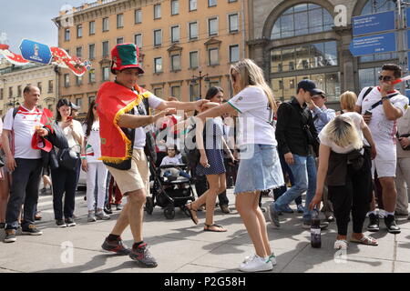 Saint-pétersbourg, Russie, 15 juin 2018. Les fans de football marocain à Saint-Pétersbourg le jour de premier match de Coupe du Monde FIFA 2018 dans la ville. C'est le match Maroc vs Iran Crédit : StockphotoVideo/Alamy Live News Banque D'Images