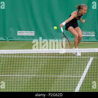 Manchester UK 15 juin 2018 Viktorija Golubic (Suisse) en action dans son quart de finale contre l'Ons Jabeur (Tunisie)Trophy qui a eu lieu au nord du Club de tennis et de squash à West Didsbury. Jabeur remporte 6-2, 6-3.Crédit : John Fryer/Alamy Live News Banque D'Images