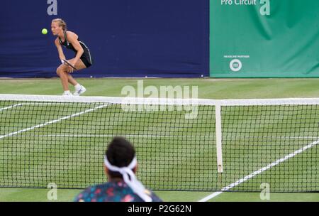 Manchester UK 15 juin 2018 Viktorija Golubic (Suisse) en action dans son quart de finale contre l'Ons Jabeur (Tunisie)Trophy qui a eu lieu au nord du Club de tennis et de squash à West Didsbury. Jabeur remporte 6-2, 6-3.Crédit : John Fryer/Alamy Live News Banque D'Images