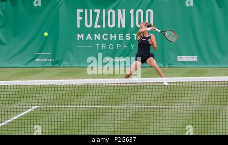 Manchester UK 15 juin 2018 Viktorija Golubic (Suisse) en action dans son quart de finale contre l'Ons Jabeur (Tunisie)Trophy qui a eu lieu au nord du Club de tennis et de squash à West Didsbury. Jabeur remporte 6-2, 6-3.Crédit : John Fryer/Alamy Live News Banque D'Images