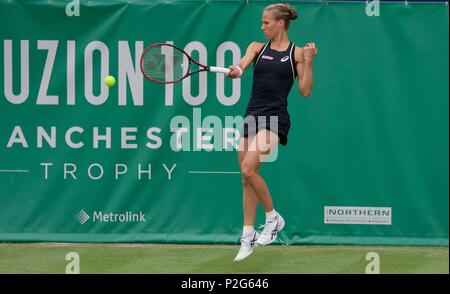 Manchester UK 15 juin 2018 Viktorija Golubic (Suisse) en action dans son quart de finale contre l'Ons Jabeur (Tunisie)Trophy qui a eu lieu au nord du Club de tennis et de squash à West Didsbury. Jabeur remporte 6-2, 6-3.Crédit : John Fryer/Alamy Live News Banque D'Images