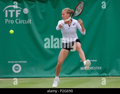 Manchester UK 15 juin 2018 Viktorija Golubic (Suisse) en action dans son quart de finale contre l'Ons Jabeur (Tunisie)Trophy qui a eu lieu au nord du Club de tennis et de squash à West Didsbury. Jabeur remporte 6-2, 6-3.Crédit : John Fryer/Alamy Live News Banque D'Images