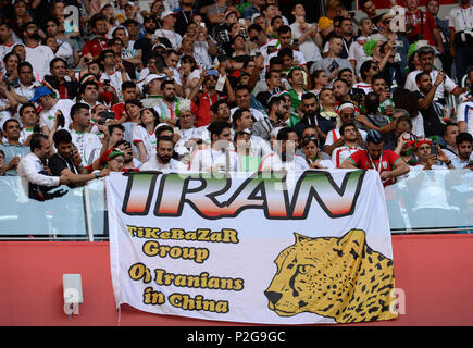 Sochi, Russie. Jun 15, 2018. La Russie, Saint-Pétersbourg, le 15 juin 2018. Coupe du Monde de la FIFA 2018 en Russie. Le match de la phase de groupes de la Coupe du Monde de la FIFA - 2018 entre les équipes nationales du Maroc et l'Iran. Dans l'image : fans de l'équipe nationale d'Iran. (Photo : Andreï Pronin/Fotoarena) Banque D'Images