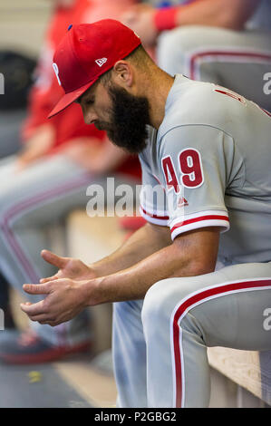 Milwaukee, WI, USA. 15 Juin, 2018. Le principal Ligue base-ball match entre les Milwaukee Brewers et les Phillies de Philadelphie au Miller Park de Milwaukee, WI. John Fisher/CSM/Alamy Live News Banque D'Images