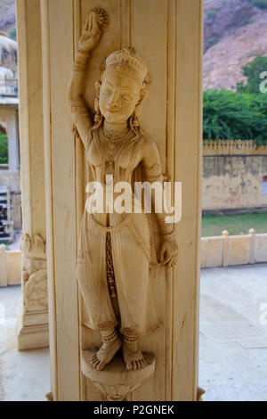 Détail de la pilier sculpté au Royal cénotaphes à Jaipur, Rajasthan, Inde. Ils ont été désignés comme les motifs de la crémation royale du puissant Kachhawa Banque D'Images