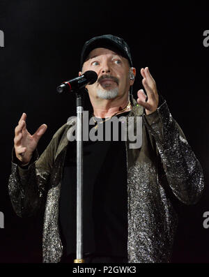 Vasco Rossi également connu sous le nom de Vasco ou avec le surnom Il Blasco, spectacle sur scène lors de sa tournée 'Vasco Non Stop Live 2018' au stade olympique. Banque D'Images