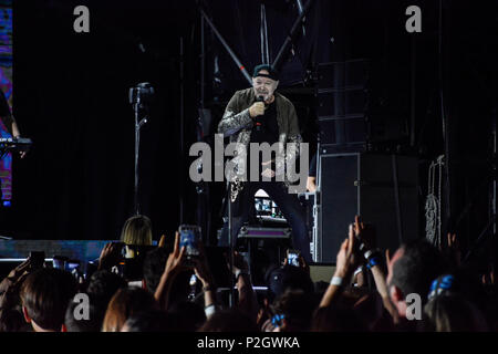 Vasco Rossi également connu sous le nom de Vasco ou avec le surnom Il Blasco, spectacle sur scène lors de sa tournée 'Vasco Non Stop Live 2018' au stade olympique. Banque D'Images