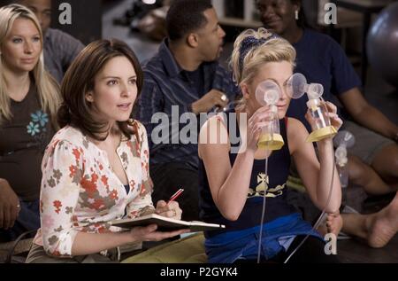 Film Original Title : BABY MAMA. Titre en anglais : BABY MAMA. Film Réalisateur : Michael MCCULLERS. Année : 2008. Stars : Tina Fey, Amy Poehler. Credit : BRODWAY RELATIVITÉ VIDÉO/MULTIMÉDIA / BAILEY, K.C. / Album Banque D'Images