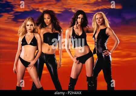 Titre original : COYOTE UGLY. Titre en anglais : COYOTE UGLY. Directeur du film : DAVID MCNALLY. Année : 2000. Stars : Tyra Banks ; Maria Bello et Bridget Moynahan, IZABELLA MIKO. Credit : Touchstone Pictures / Album Banque D'Images