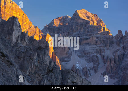 Le Tofane au Passo GIAU, Veneto, Dolomites, Italie Banque D'Images