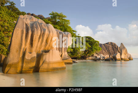 Les roches de granit sur Anse Source d'argent, l'île de La Digue, Seychelles Banque D'Images