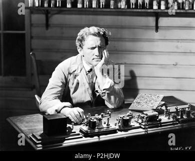 Titre original : Edison, l'homme. Titre en anglais : Edison, l'homme. Directeur de film : CLARENCE BROWN. Année : 1940. Stars : Spencer Tracy. Credit : M.G.M / Album Banque D'Images