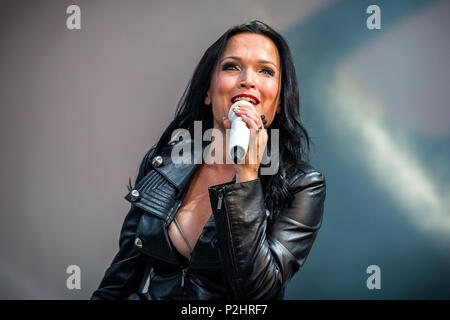 La Suède, Solvesborg - June 09, 2018. Le groupe de metal symphonique finlandais Tarja La chanteuse effectue un concert live au cours de la fête de la musique suédoise Sweden Rock Festival 2018. (Photo crédit : Gonzales Photo - Terje Dokken). Banque D'Images