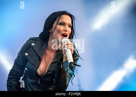 La Suède, Solvesborg - June 09, 2018. Le groupe de metal symphonique finlandais Tarja La chanteuse effectue un concert live au cours de la fête de la musique suédoise Sweden Rock Festival 2018. (Photo crédit : Gonzales Photo - Terje Dokken). Banque D'Images