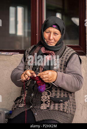 Noratous, Arménie, 2 juin, 2018 : chaussettes tricot femme Arménienne Banque D'Images