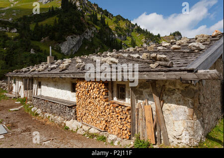 Kleintiefentalalm chalet de montagne, alpage, dans la montagne, au-dessus du lac Schliersee et Spitzingsee sous Rotwand, Mangfall Banque D'Images