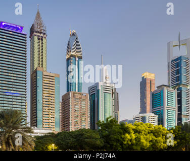 Gratte-ciel sur Sheikh Zayed Road, Dubai, Émirats arabes unis, Unit Banque D'Images