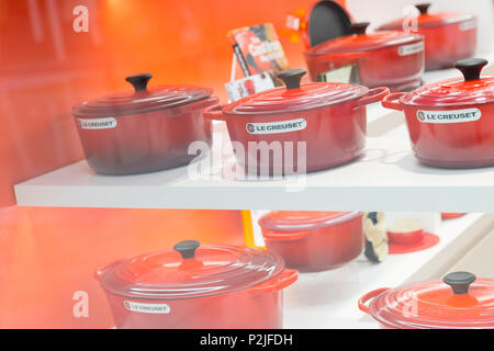 Philadelphie, Pennsylvanie, le 19 mai 2018 : Shop avant d'une boutique Le Creuset à Philadelphie. Banque D'Images