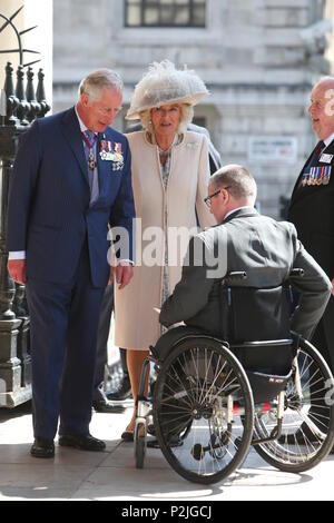 Le Prince Charles et Camilla, Duchesse de Cornouailles assister à une réunion publique de St Martin-dans-le-champs pour la Croix de Victoria et George Cross Society, Londres comprend : le Prince Charles, Camilla, Duchesse de Cornouailles, le Major Peter Norton GC Où : United Kingdom Quand : 15 mai 2018 Crédit : John Rainford/WENN.com Banque D'Images