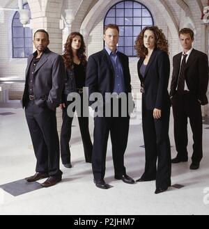 Titre original : CSI : NY-TV. Titre en anglais : CSI : NY Année : 2004. Stars : Gary Sinise, Vanessa Ferlito ; MELINA KANAKAREDES ; HILL HARPER ; CARMINE GIOVINAZZO. Credit : ALLIANCE ATLANTIS COMMUNICATIONS/ALLIANCE ATLANTIS MOTION / Album Banque D'Images