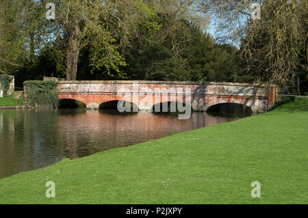 Audley End House, Vieux Pont, Rivière Cam, Saffron Walden, Essex Banque D'Images