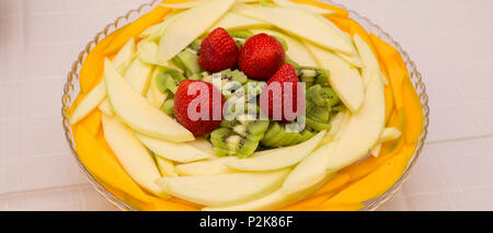 Un dessert sain, des fruits et de la gélatine. Banque D'Images