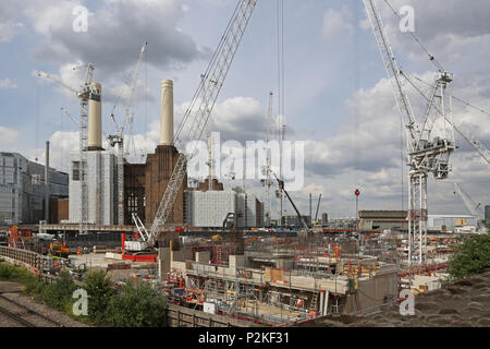 Réaménagement de Battersea Power Station dans le sud-ouest de Londres, Royaume-Uni. Un projet de construction de grande envergure, y compris un nouveau lien du métro de Londres Banque D'Images