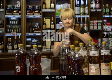 Tiraspol, Moldavie, magasin de l'usine d'alcool Kvint Banque D'Images