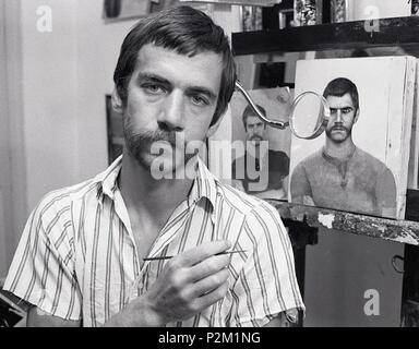 . Peintre réaliste magique américain Gregory Gillespie dans son studio, à Rome. 1962-1970 (ch. 1969 D'après les auto-portrait). Vittoriano Rastelli 38 Gregory Gillespie à Rome 2 Banque D'Images