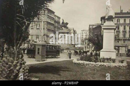 . Italiano : Naples, Piazza Municipio con monumento a Vittorio Emanuele II. Autore sconosciuto. Années 1920. Inconnu 62 Napoli, Piazza Municipio 10 Banque D'Images