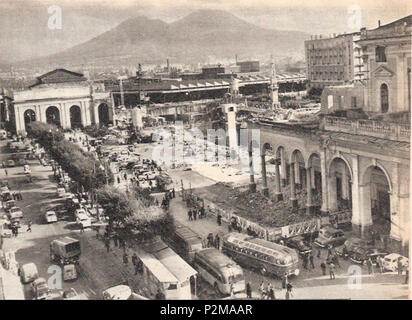 . Italiano : Naples, Piazza Garibaldi. Abbattimento della vecchia Stazione Centrale, mentre il nuovo edificio è già stato realizzato (visibile sullo sfondo). Anno 1960. 1960. Inconnu 63 Napoli, Stazione Centrale, distruzione Banque D'Images