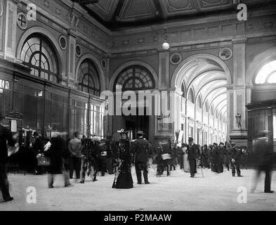 . Italiano : Napoli, Stazione Centrale Piazza Garibaldi, un interno. Autore sconosciuto. fin du 19ème siècle. Inconnu 63 Napoli, Stazione Centrale, interno 2 Banque D'Images