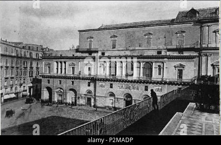 . Italiano : Naples, Piazza San Ferdinando (oggi Piazza Trieste e Trento). Il Teatro San Carlo visto dalla Terrazza di Palazzo Reale. Manca ancora à la Galleria Umberto I. La foto è une databile 1860 prima del poiché nelle ringhiere figurano ancora i gigli borbonici rimossi poi con l'Unità d'Italia. avant 1860. Inconnu 63 Naples, Teatro San Carlo 3 Banque D'Images