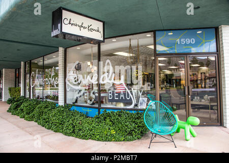 L'intérieur et l'extérieur à Christopher Kennedy Store à Palm Springs, Californie Banque D'Images