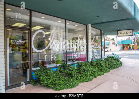 L'intérieur et l'extérieur à Christopher Kennedy Store à Palm Springs, Californie Banque D'Images